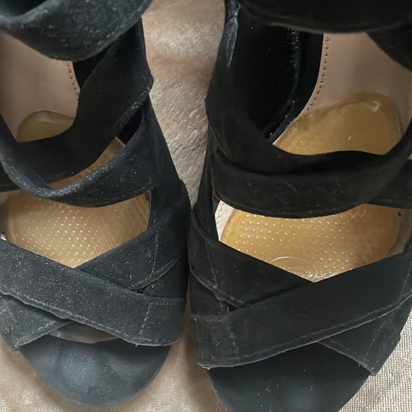 GUC Vince Camuto strappy suede heels 6.5 - Picture 5 of 7